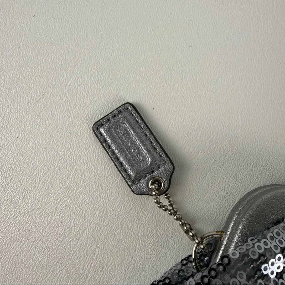 Coach Julia Limited Edition Silver Sequin Kisslock Clutch Wristlet - Picture 2 of 14